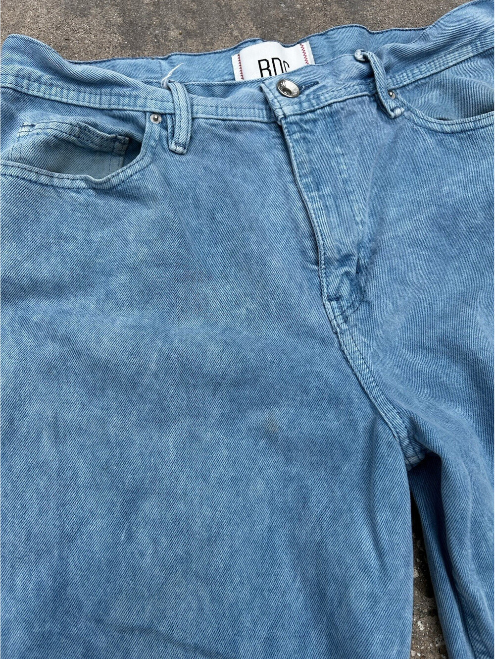 BDG Jeans Mens 32 x 34 Vintage Bow Fit Cotton Light Wash Small Orange Stain - Picture 13 of 15